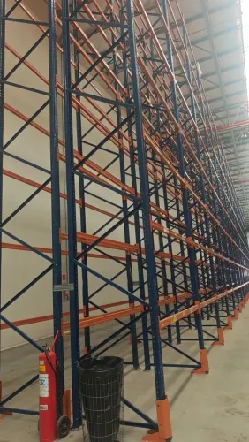 trabalhadores de armazém
