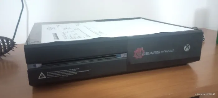 Vendo Xbox one fat , jogos de cd , leia a descrição ?