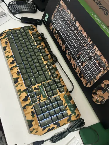 Kit Teclado e Mouse Gamer Rgb Sensibilidade 3200 Dpi / Padrão Abnt 2 - Cabo USB 