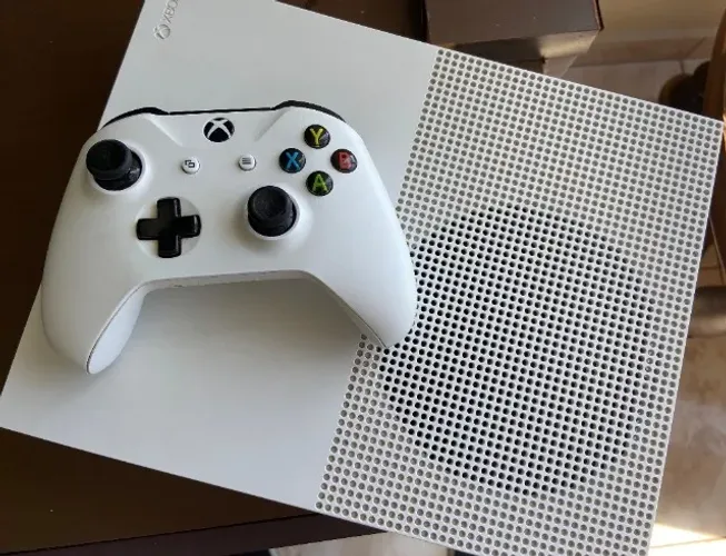Xbox One S 1TB mais 2 controles