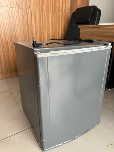VENDE-SE FRIGOBAR