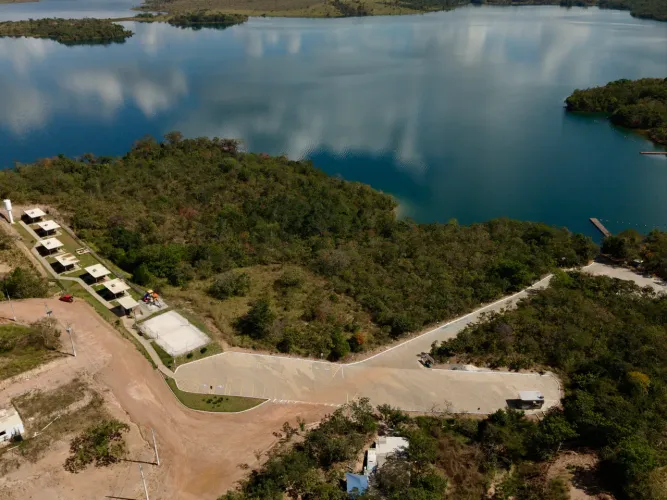 Lote em condomínio fechado na beira do Lago Corumbá IV