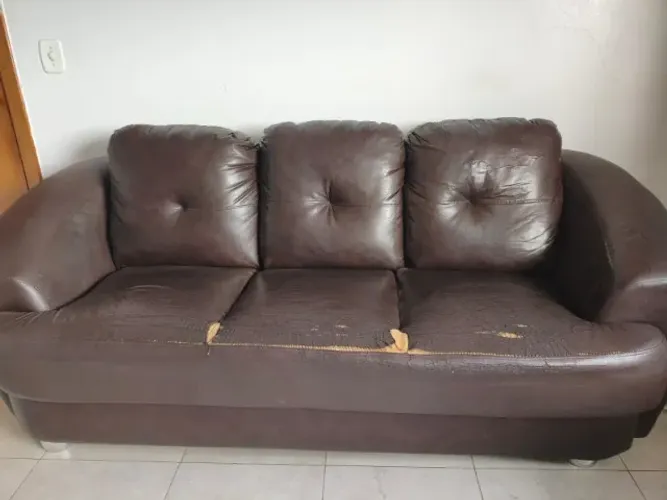 Sofá de 3 e 2 lugares (couro artificial)