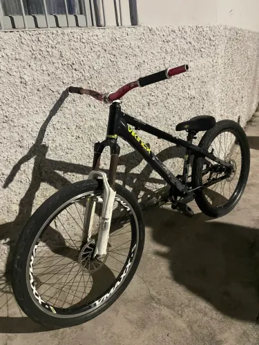 Troco essa duas bike por moto elétrica dou volta dependendo 
