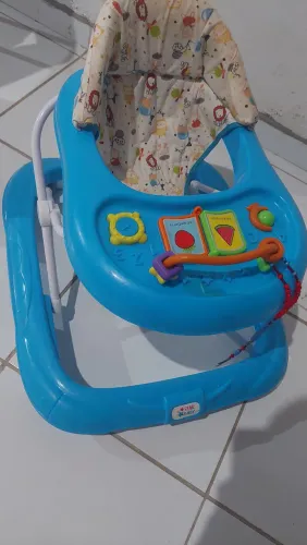 Vende-se andador de bebê