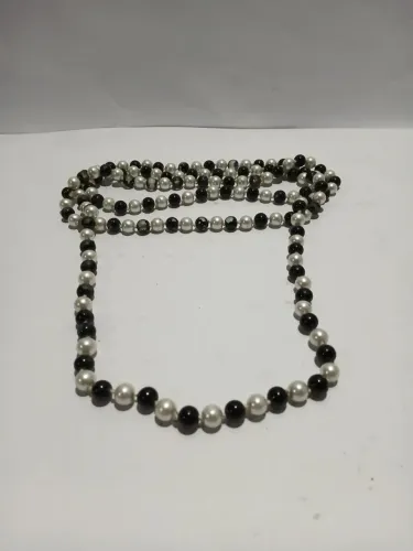colar feminino de pedraria preto com branco