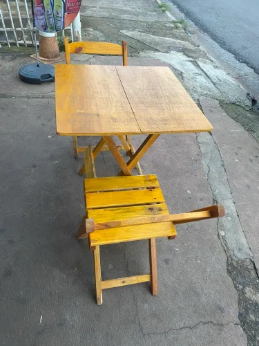 Vendo mesas e cadeiras para bar e lanchonete adega etc