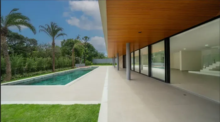 CASA ESPETACULAR NO CONDOMÍNIO AROUCA -  BARRA DA TIJUCA !!5 SUÍTES E ÁREA DE LAZER EXCLUS