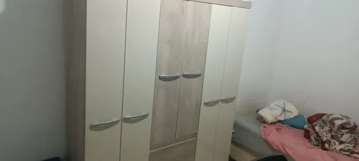 Guarda roupa de solteiro 6 portas compacto