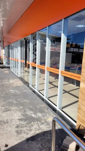 Limpeza de vidros pós-obra em Floripa