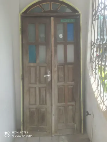 Porta ? de madeira