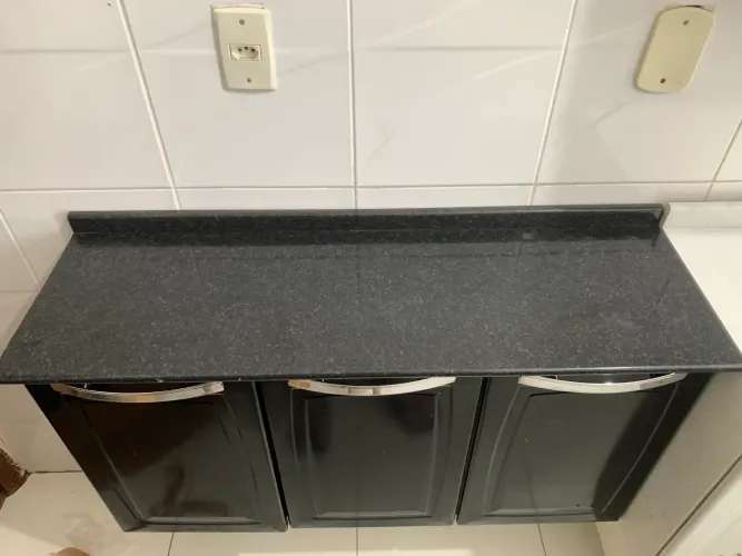 Balcão de Cozinha com Tampo Laminado Preto - 3 Portas