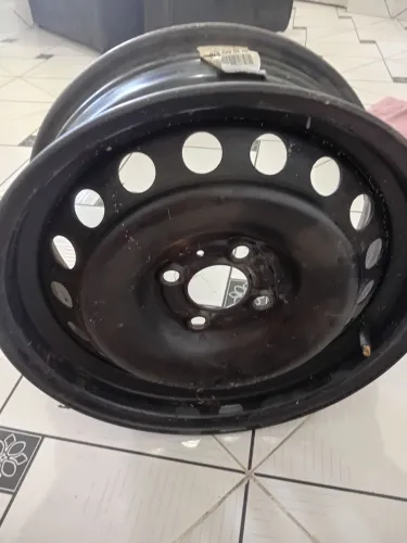 Roda para carro marca Renault