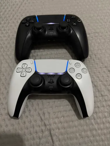 Controle PS5 DualSense Original Sony (Preto / Branco) - Excelente Estado.300 cada!
