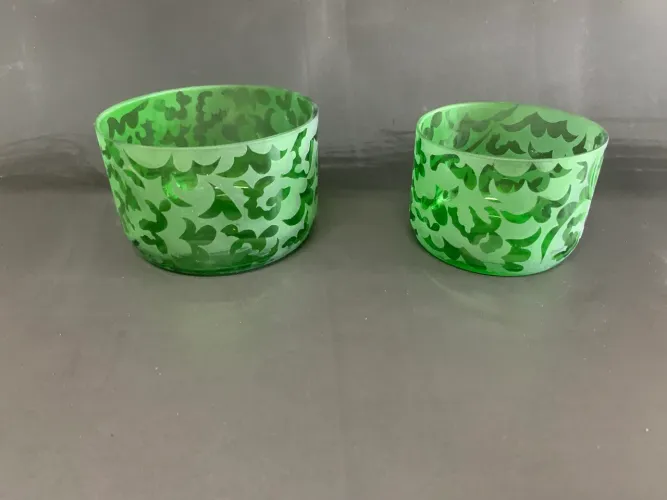 2 peças decorativas em vidro jateado que pode ou não colocar objetos dentro deles