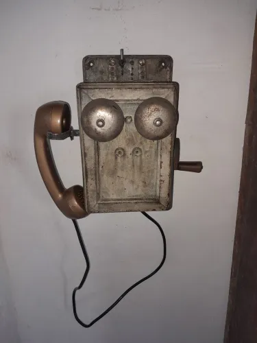 Telefone antigo de disco raro com a central