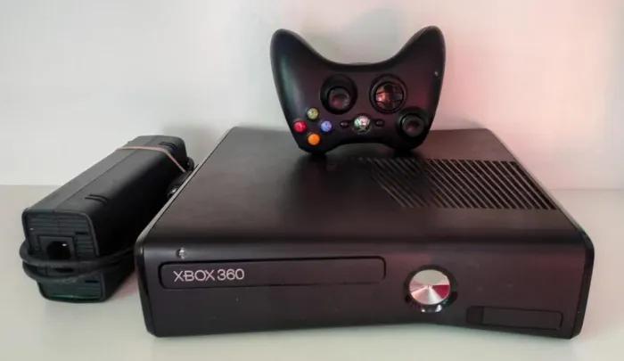 XBOX 360 SLIM - BLOQUEADO.