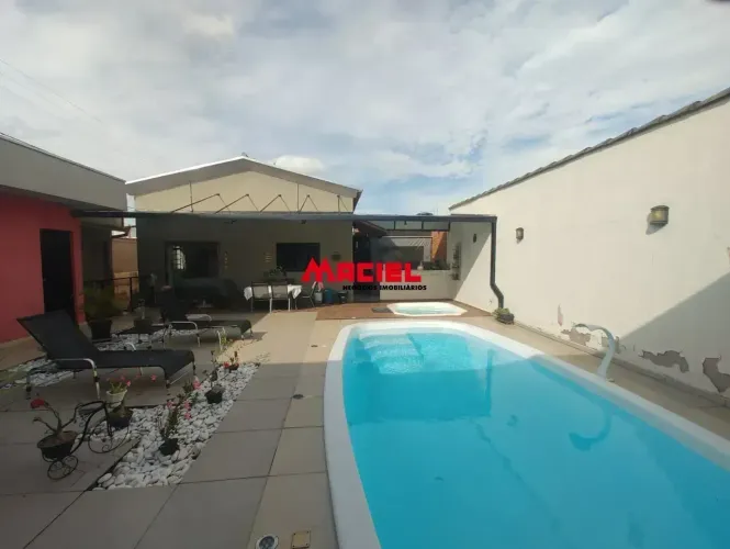 Casa com piscina 412m² - 3Dorm Zona Sul - SJC