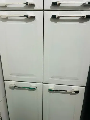 ARMÁRIO SUSPENSO DE COZINHA BRANCO COM DETALHES EM INOX - ÓTIMO ESTADO