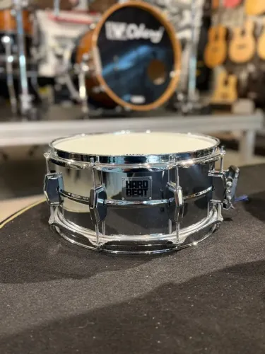CAIXA HARD BEAT 13X6 , MUITO NOVA