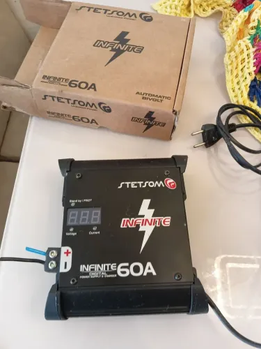 Fonte automotivo de 60 amperes Stetsom com voltímetro digital