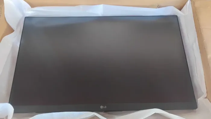 Monitor LG Ultragear 24" 144hz 1ms + Braço articulado ELG