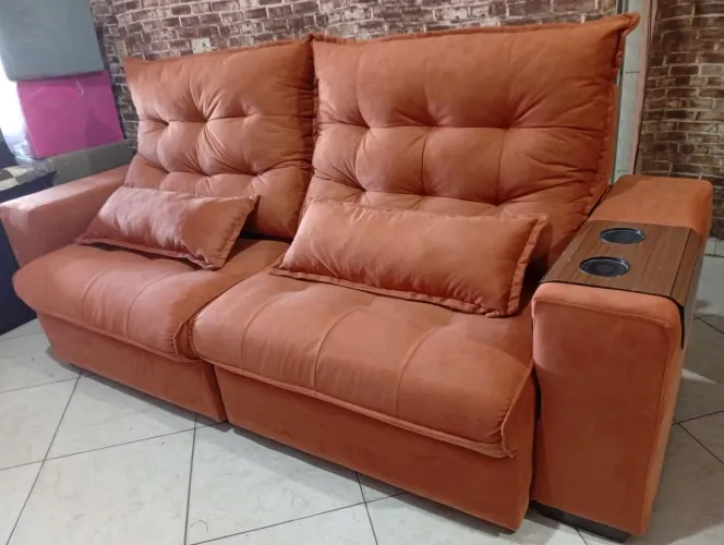 Lindo sofá retrátil. MT 2.20