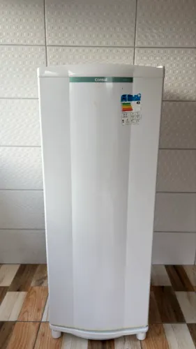 VENDO geladeira e maquina de lavar 12 kg semi nova