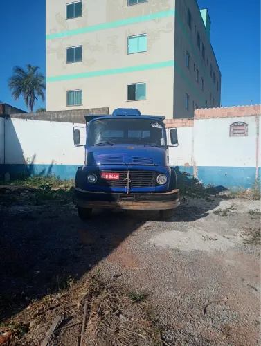 Vendo ou troco caminhão caçamba 1113 câmbio e motor novo