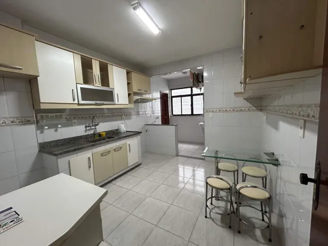 APARTAMENTO À VENDA NO LARGO DO BICÃO!