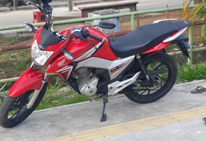 Moto toda boa, quitada só pegar e rodar.