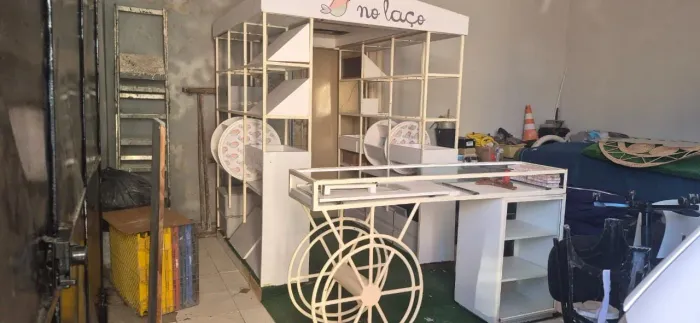 Lindo quiosque expositor