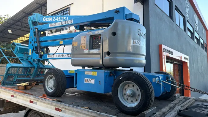 Plataforma Arriculada Z45 elétrica 