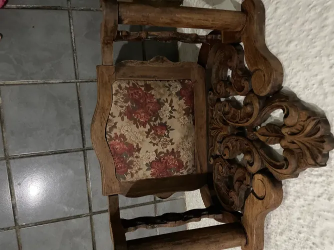 Móvel de madeira maciça