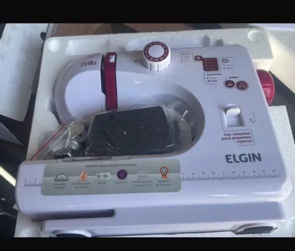 Máquina de costura Elgin Bella