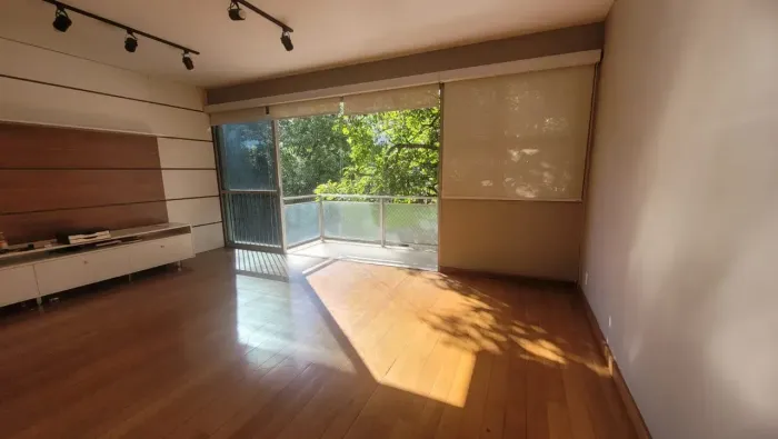 VENDO ÓTIMO, AMPLO DE 3 QUARTOS + DEP EMPREGADA. APTO COLADO A LAGOA E HUMAITÁ, JARDIM BOT