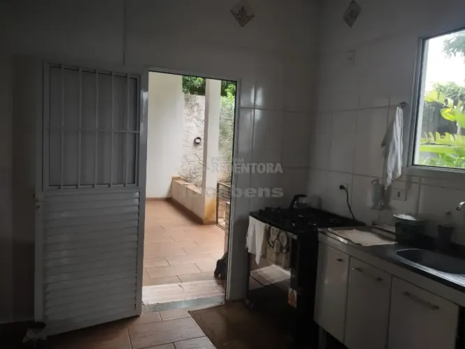 Estância Bortoluzzo - Cedral - Propriedade em bom local com 2 casas, cada uma delas com 1