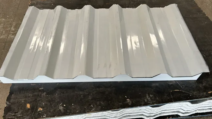Telha sanduíche Forro metal branca