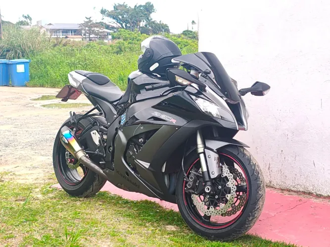 Moto  kavasaki zx10r 2012 preta 