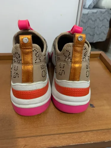 Tênis Carmen Steffens