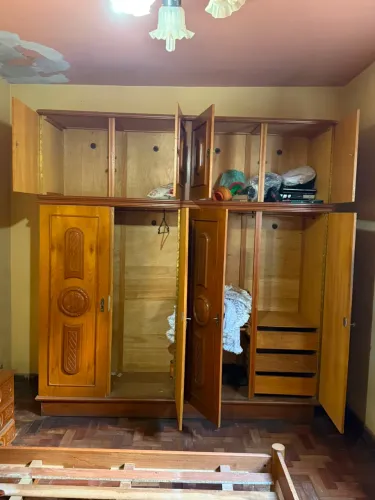 Conjunto de Quarto em Madeira Maciça - Estilo Clássico/Colonial