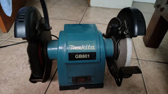 Motoesmeril Makita GB801