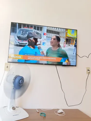 Vendo TV 43 polegada 5 meses de uso 1200 pra vim buscar na chan da jaqueira