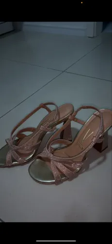 Salto Alto Dourado Vizzano