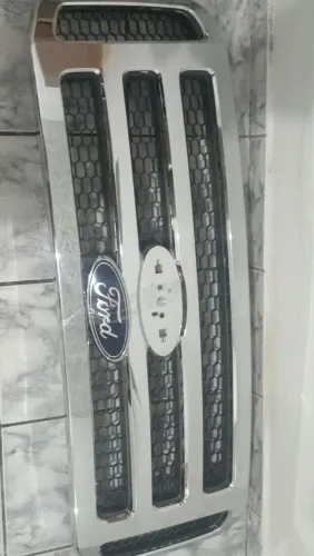 Vendo essa Grade de F350 zera nova.