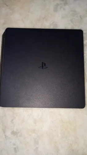 Vendo PS4 slim com 2 controle
