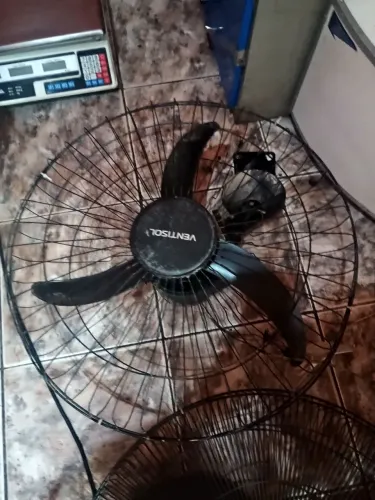 Ventilador grande de parede
