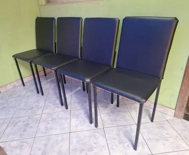 Cadeiras com estofado (novas)