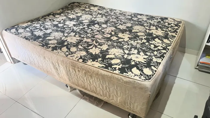 Cama + colchão de casal