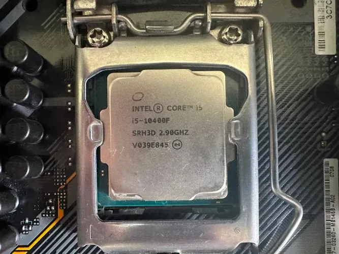 Intel i5-10400F + cooler box